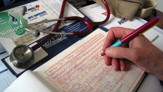 Samorządowiec na zwolnieniu lekarskim pojechał na Kanary - sprawdził ZUS