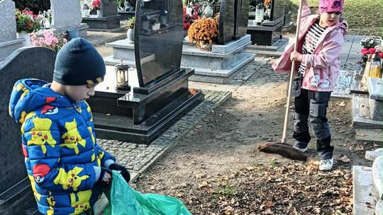 Sąsiedzi łączą siły: Wspólne sprzątanie cmentarza zjednoczyło dwa sołectwa