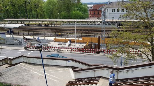 Sawaryn nie zamierza remontować niebezpiecznych schodów na Górny Taras. Czeka na przebudowę