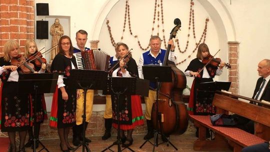 Sawaryn w kościele bez maseczki