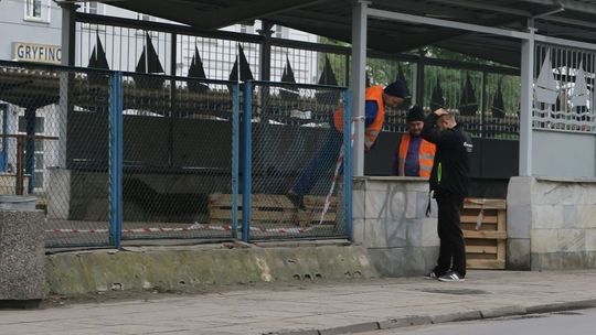 Schody w przejściu podziemnym w remoncie