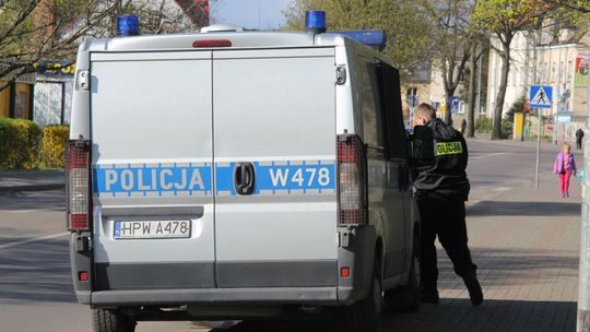 Schwytany w sklepie złodziej groził policjantom