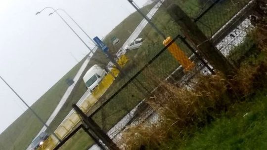 Ścięli słup i tak zostawili