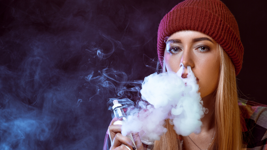 Nawrocki z gestem podczas debaty. Zaostrza się przepisy z e-papierosami. Niedostępne dla nieletnich. Nawrocki z gestem podczas debaty. Zaostrza się przepisy z e-papierosami. Niedostępne dla nieletnich.