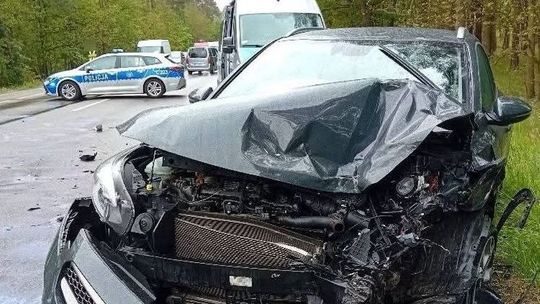 Senior najechał na seniorkę. Jechał na ogonie Senior najechał na seniorkę. Jechał na ogonie