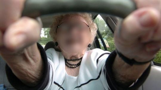 Senior nie(bezpieczny) na drodze