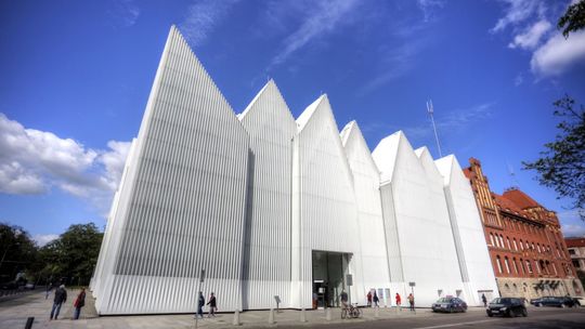 Seniorita w Filharmonii