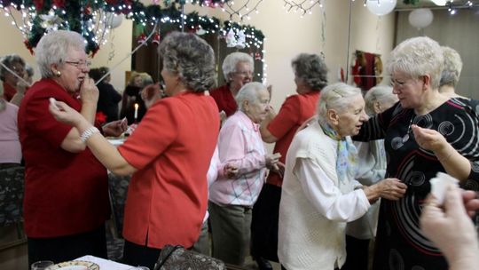 Seniorzy na spotkaniu wigilijnym