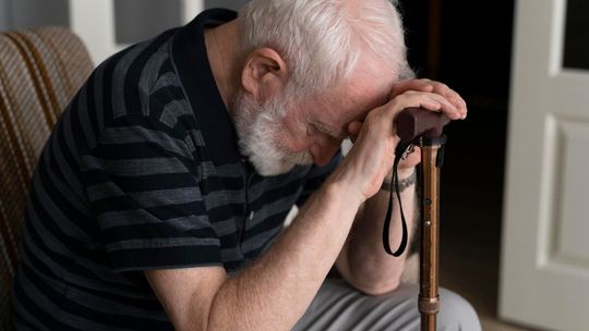 Rekordowe zadłużenie emerytów. Dlaczego seniorzy tracą oszczędności i wpadają w pętlę długów