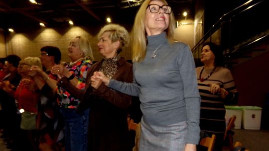 Seniorzy świętowali w Gryfinie w hali sportowej. Atmosfera, atrakcje i wspólny wysiłek