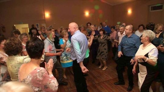 Seniorzy wyśmienicie bawili się do północy [ZDJĘCIA]