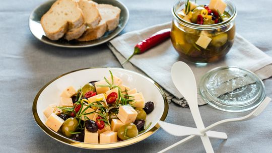 Ser marynowany w ziołach