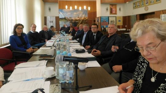 Sesja o wynagrodzeniach nauczycieli, przystankach i Centrum Sportu i Rekreacji w Gryfinie