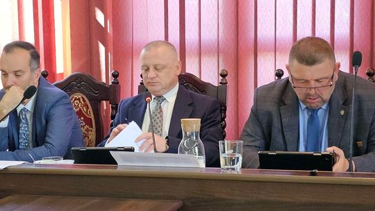 Sesję rozpoczęto od zmian. Rezygnacja przewodniczącego komisji rewizyjnej