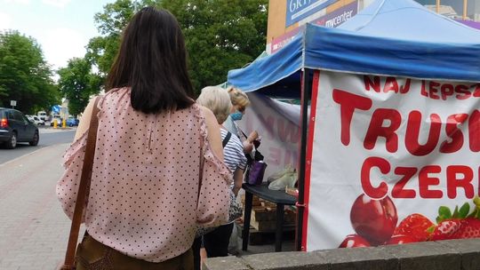 Sezon tuż tuż, a my już. Po ile czereśnie i truskawki?