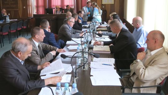 Siedemnaścioro radnych odpowiada na zarzuty referendalne