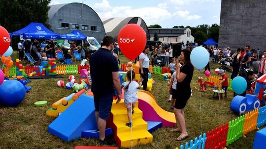 Misie jeżdżą i promują... PiS. Pikniki 800 plus kosztują nas duże pieniądze