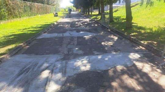 Skandal na Sportowej w Gryfinie. Czy remont drogi przy Lagunie to powtórka z "angielskich dróg"