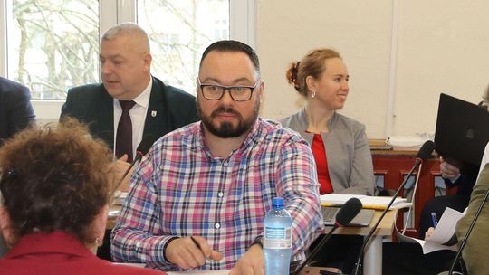 Konflikt interesów czy poprzeczka burmistrza? Radny ujawnia szokujące kulisy o obsłudze prawnej Konflikt interesów czy poprzeczka burmistrza? Radny ujawnia szokujące kulisy o obsłudze prawnej