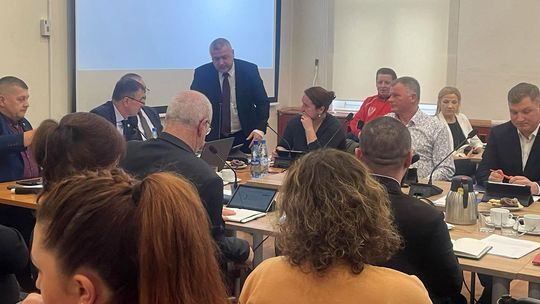 Skarga w sprawie głosowania o zamiarze likwidacji szkoły. Radny zapowiada działanie