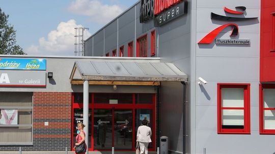 Sklep otwarty, ale dym jeszcze czuć