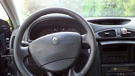 Skradzione auto znaleziono w lesie