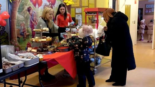 Słodkie „granie” w Pszczółce Mai – kiermasz, który zjednoczył mieszkańców