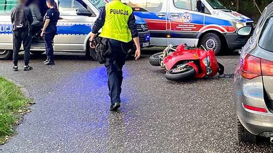 Śmiertelny wypadek motorowerzysty na rondzie