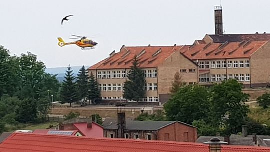 Śmigłowiec ratunkowy lądował przed szkołą