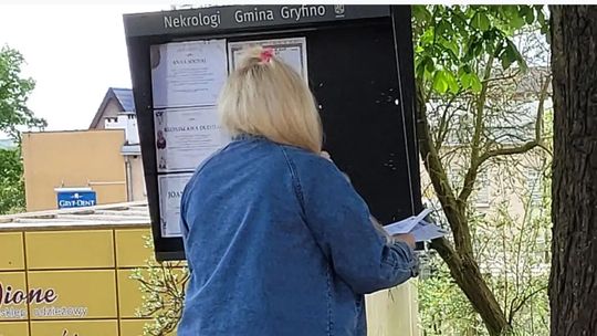 Smutek jest niewidzialnym bagażem, który dźwigają wszyscy żałobnicy