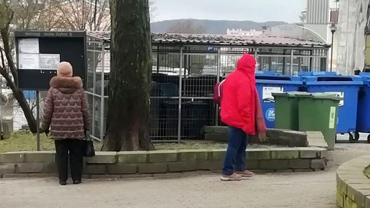 Smutek po stracie jest jak ocean – przychodzi falami, czasem spokojnie, czasem porywiście