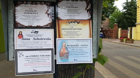 Smutny widok przepełnionych klepsydrami tablic