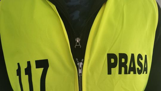 Smyczą można udusić. Załóż kask i ochraniacze. Policja ostrzega dziennikarzy relacjonujących marsz Smyczą można udusić. Załóż kask i ochraniacze. Policja ostrzega dziennikarzy relacjonujących marsz