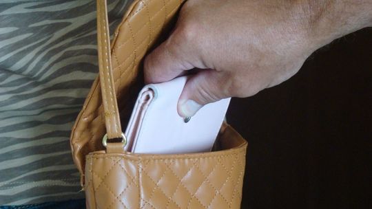 Sobota i niedziela handlowa więc kieszonkowcy mają ręce pełne roboty