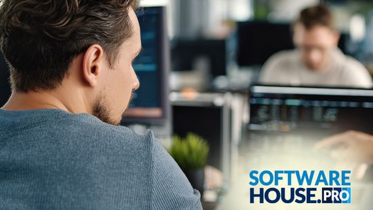 Software house laravel w Polsce – jak firmy budują panele administracyjne i systemy wewnętrzne, które naprawdę przyspieszają pracę
