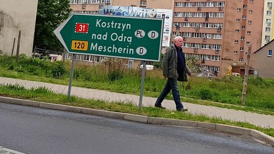 Spacerował po Gryfinie i zobaczył straszną rzecz. Z apelem na sesji