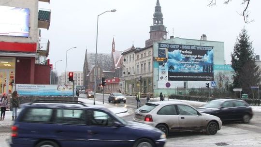 Spadł śnieg i jest ślisko na drogach i chodnikach