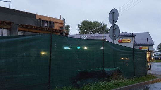 Spadł z dużej wysokości na ziemię. Nadzór zamknął budowę