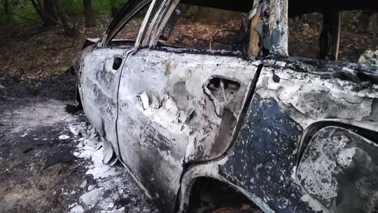 Spalił samochód, aby zatrzeć ślady. Wcześniej spowodował wypadek i uciekł
