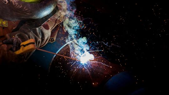 Spawarka TIG: sprawdź, jak podnieść jakość i tempo pracy w firmie