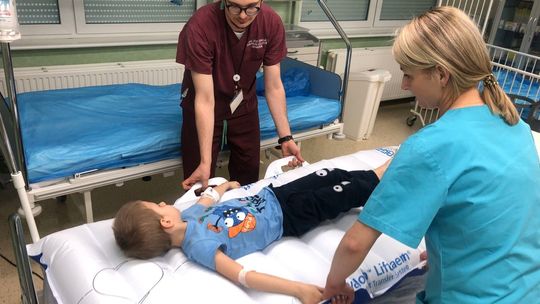 Specjalistyczne zestawy do transportu horyzontalnego pacjentów w szpitalu