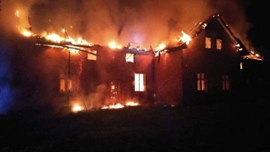 Spłonął dom. Pożar wybuchł w nocy [ZDJĘCIA]