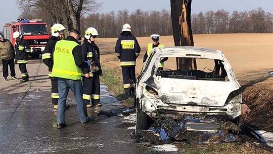 Spłonął samochód i jedna osoba zginęła. Trzy wypadki w sylwestra