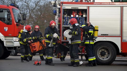 Spłonęła hala magazynowa z koparką