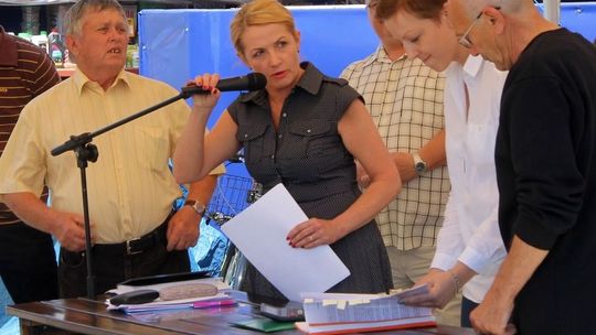 Spór o umowy z kupcami