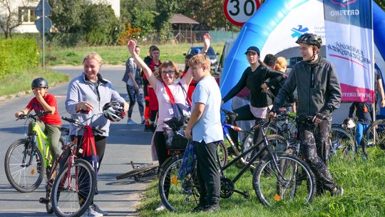 Spotkali się na Blue Velo aby wziąć udział w rowerowej grze terenowej "Szlakiem gryfińskiej kolei powiatowej" 
