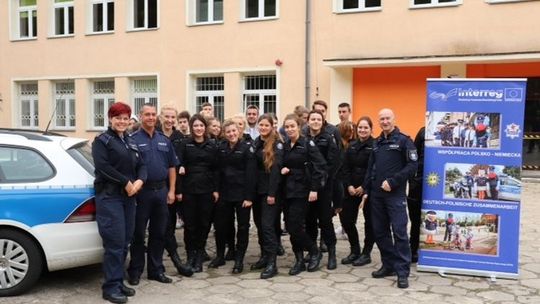 Spotkanie polskich i niemieckich policjantów w klasie mundurowej