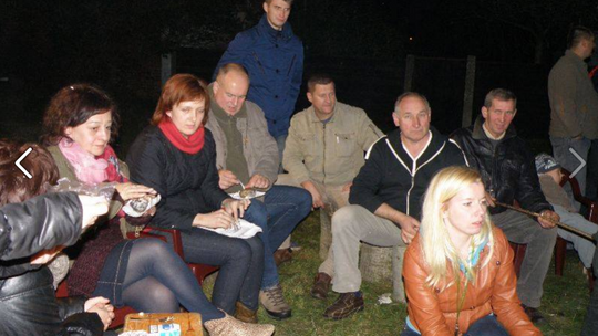 Spotkanie wyborcze przy ognisku