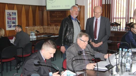 Spóźniona sesja. Burmistrz proponuje nową skarbnik