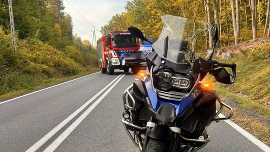 Sprawcą wypadku był motocyklista. Wyleciał jak z katapulty